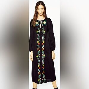 SOLD 🫶🏽Zara Long Sleeve Black Dress with Floral Embroidery